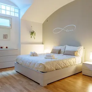 Centro Storico Duomo A 5 Minuti Wifi Netflix Apartment